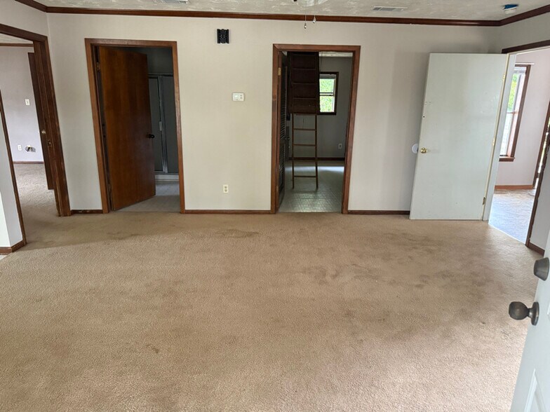 Building Photo - 617 NE Stallings Dr