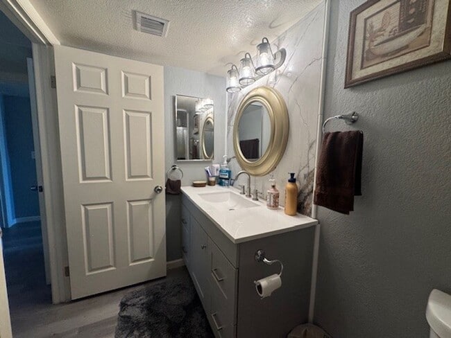 Building Photo - Furnished 2 BR Condo w/ Utilities Boat Dock, Marina, Garage -Roadhaven Marina Avail June-Dec, May...