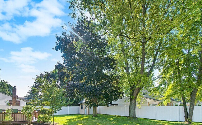 Building Photo - 793 Tarleton Ave