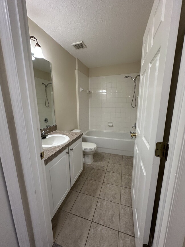 Building Photo - "Charming 2-Bed, 2-Bath Retreat with 1212 ...