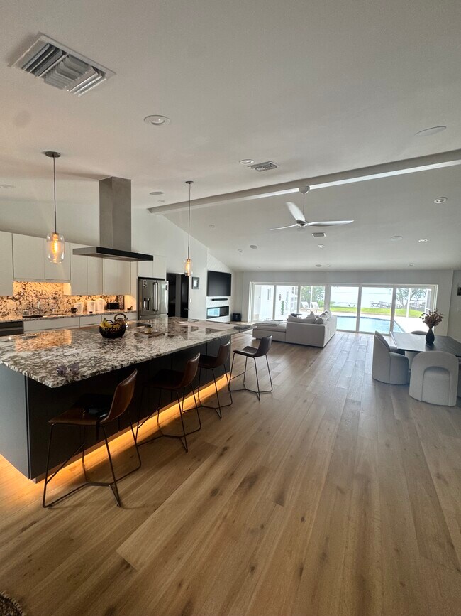 Building Photo - 1021 Temple Grove Pl