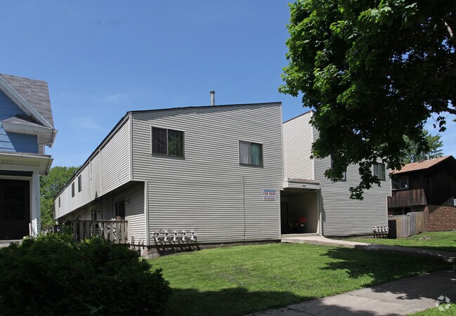 Building Photo - 941 17th Ave SE