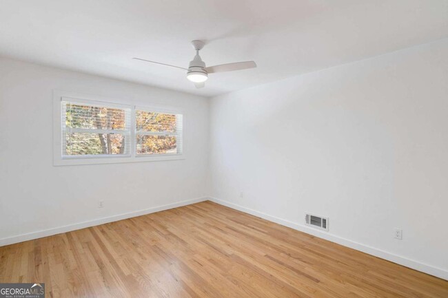 Building Photo - 4266 N Shallowford Rd