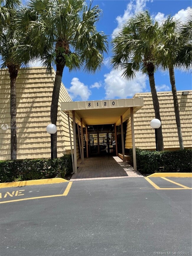 Building Photo - 8110 Sunrise Lakes Blvd