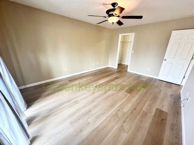 Building Photo - Beautiful 3 Bedroom 2.5 Bath House with fu...