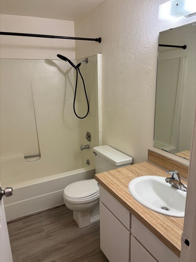 Building Photo - 717-719 SE Centennial St