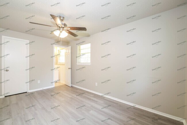Building Photo - 5300 Creekwood Terrace