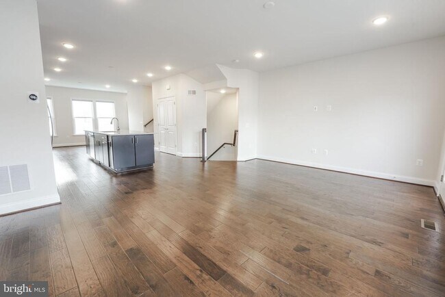 Building Photo - 2056 Alder Ln