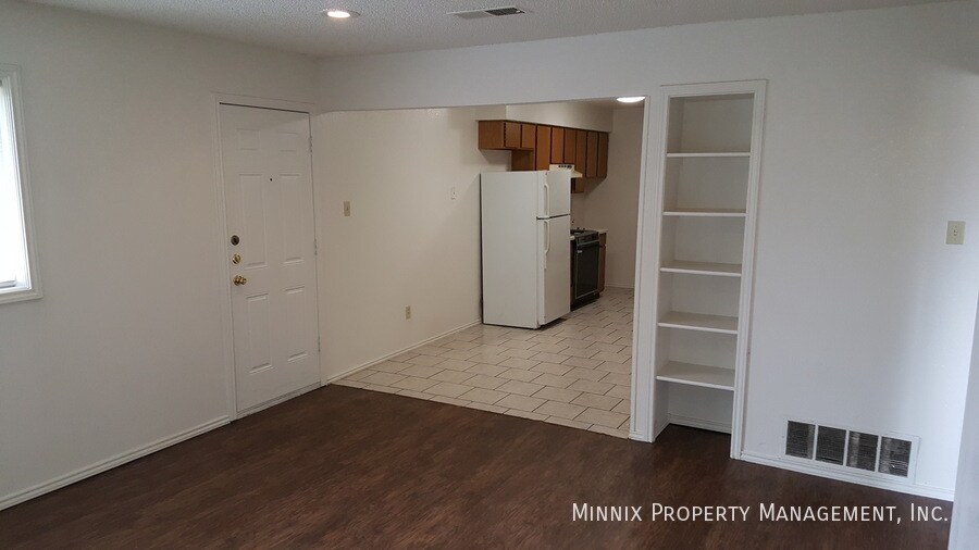 Building Photo - 8208 Vernon Ave