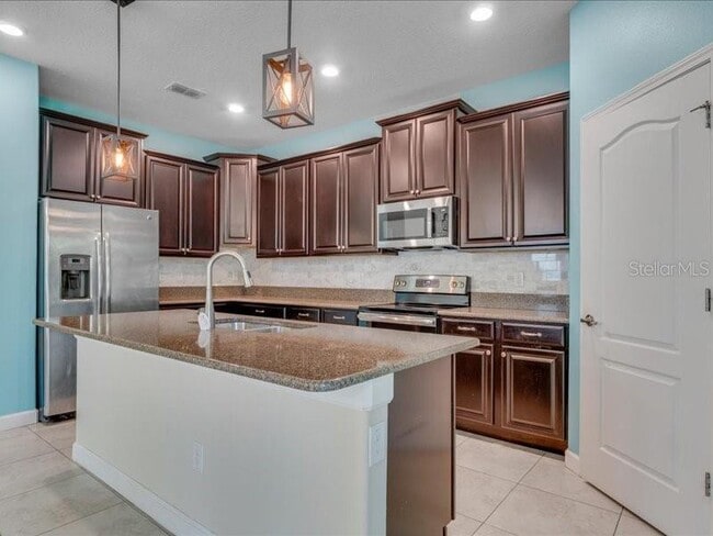 Building Photo - 1569 Thetford Cir
