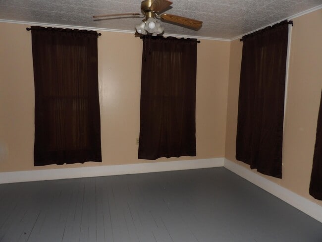 Building Photo - 505 Ave 2 NE