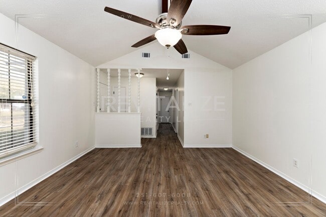 Building Photo - Beautifully Renovated 3 Bed 2 Bath Home in Theodore