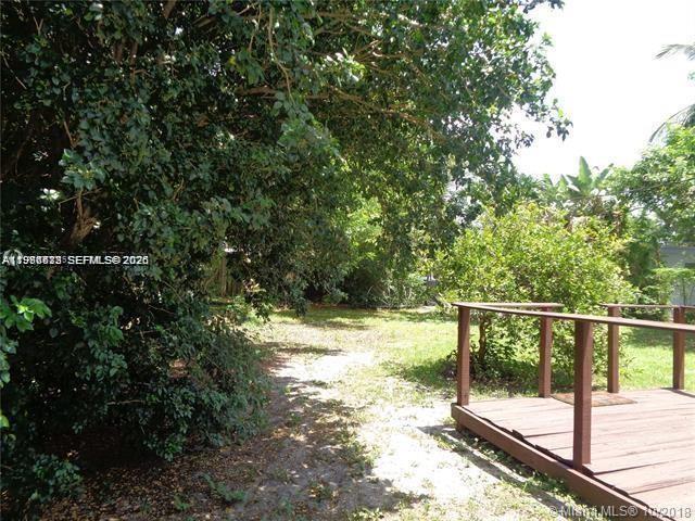 Building Photo - 1925 Thomas St