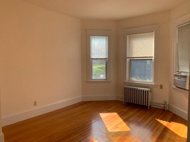 Building Photo - 52 Percival St