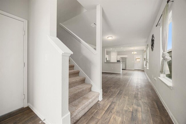 Building Photo - 13925 Heywood Dr