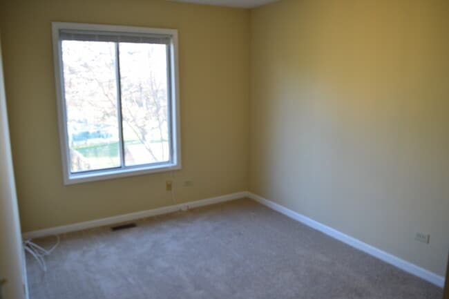 Building Photo - 1256 Robin Dr