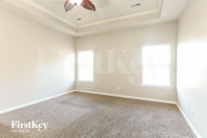Building Photo - 1005 Bethpage Ln