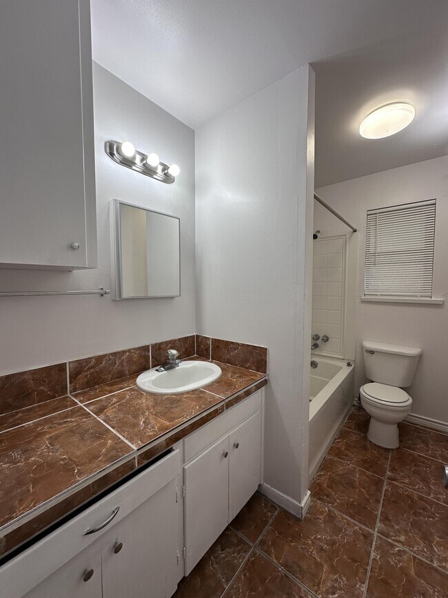 Building Photo - 4926 Calvin Dr