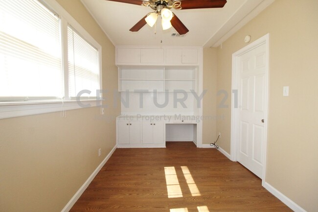 Building Photo - Well Maintained 3/2/2 Near TCU For Rent!