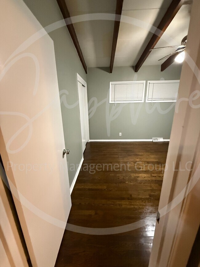 Building Photo - 2815 S Collin Ave