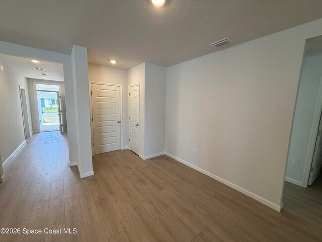 Building Photo - 1434 Garabaldi Cir SE