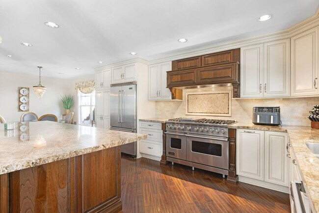 Building Photo - Modern Luxury in Cypress – 4BR Home with H...