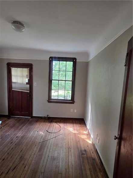 Building Photo - 2520 Leonidas St