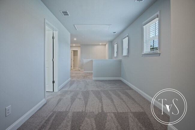 Building Photo - 332 MONTEREY Lp