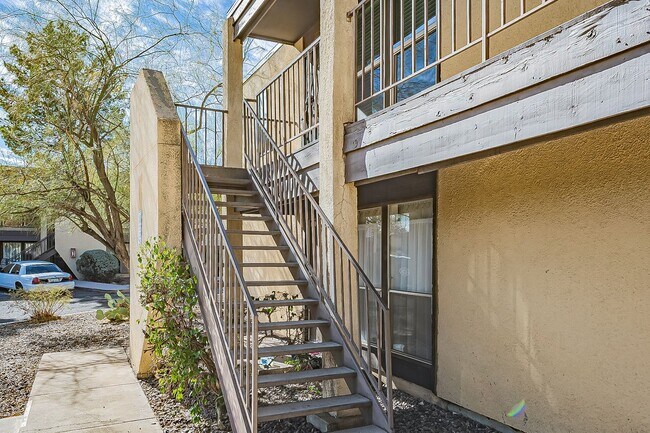 Building Photo - Spacious Upper-Level Retreat Minutes from TMC & St. Joseph’s