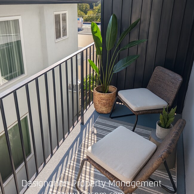 Building Photo - 7638 Hampton Ave