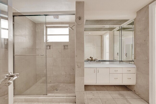 Building Photo - 4721 Sarazen Dr