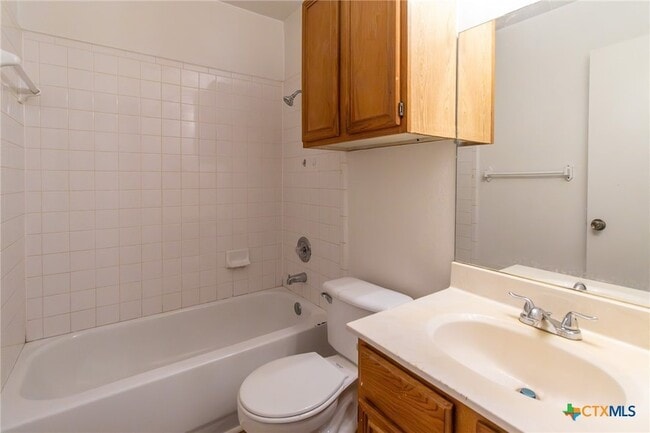Building Photo - 1601 Benttree Dr