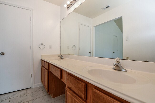 Building Photo - 9039 Martin Heights Dr