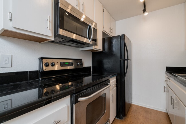 Building Photo - 2252 Via Aprilia