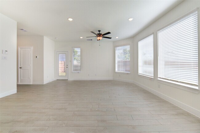 Building Photo - 7630 Meadow Mouse Ln