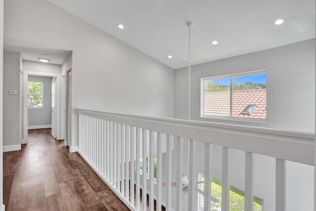 Building Photo - 9821 NW 5th Pl