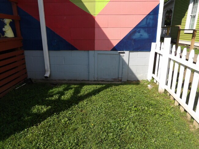 Building Photo - 604 Taylor Ave