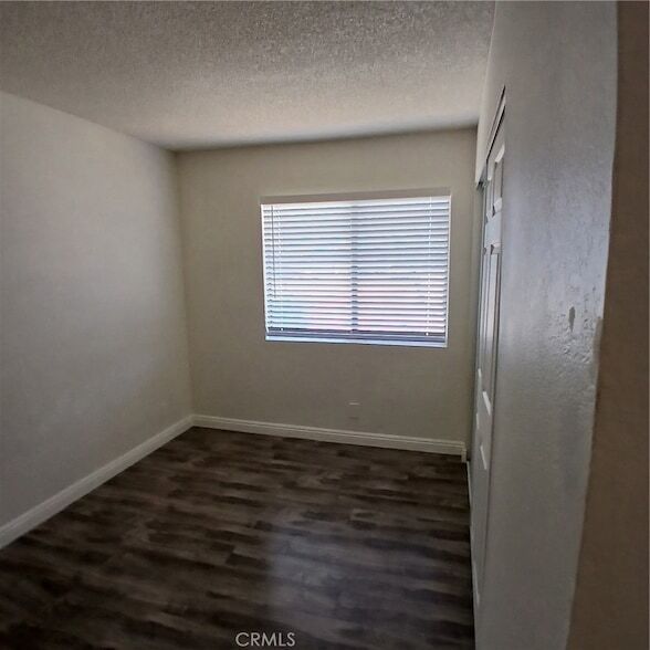 Building Photo - 509 E Ave Q-2