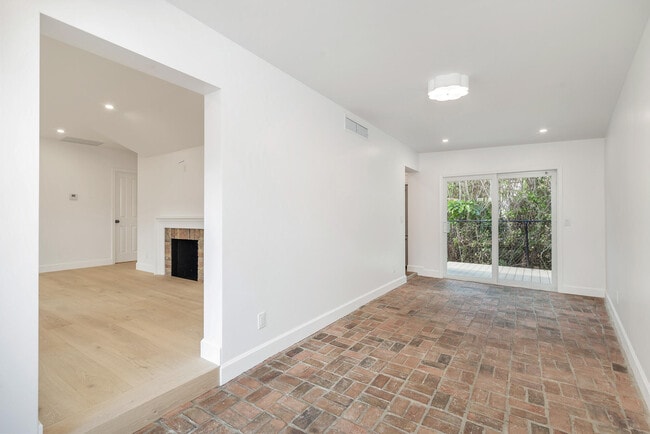 Building Photo - 222 S County Rd