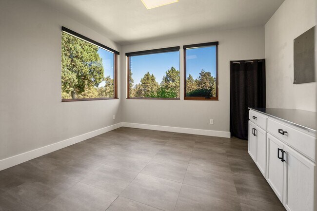 Building Photo - 64144 Pioneer Loop