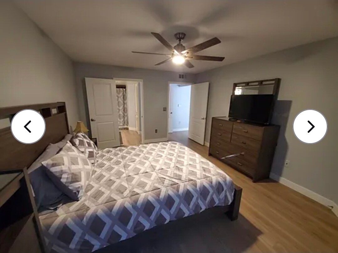 Building Photo - 5055 W Hacienda Ave