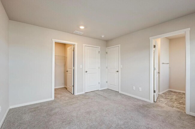Building Photo - 1226 NW Upas Pl