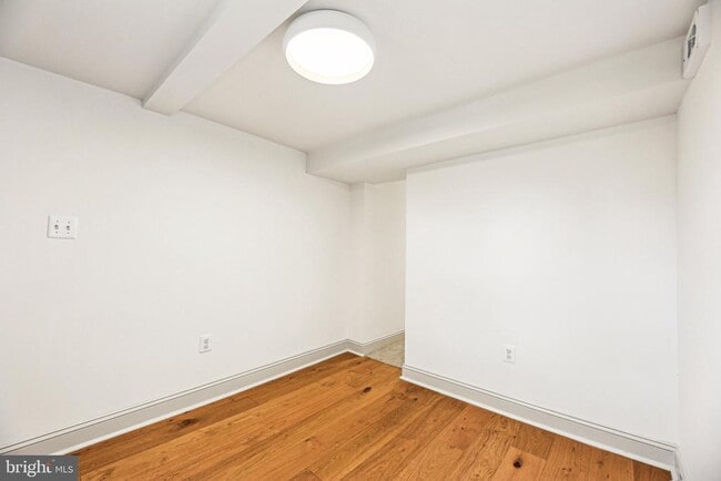 Building Photo - 3348 Chestnut Ave