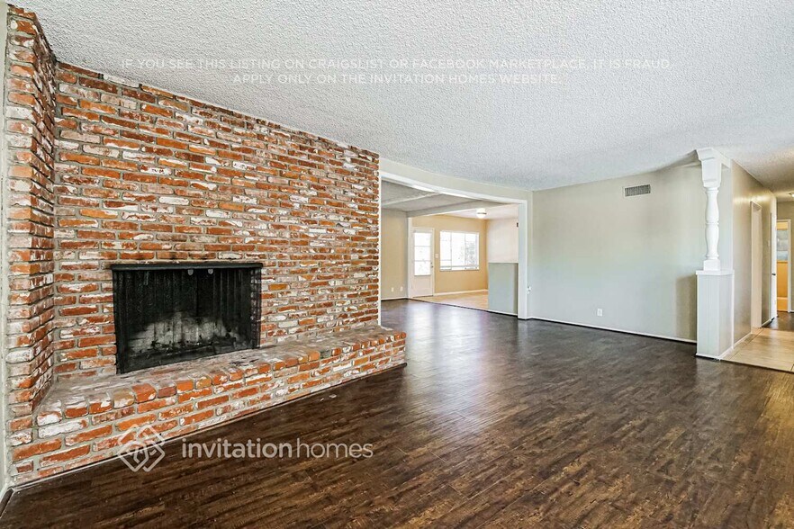 Building Photo - 1515 Mural Dr