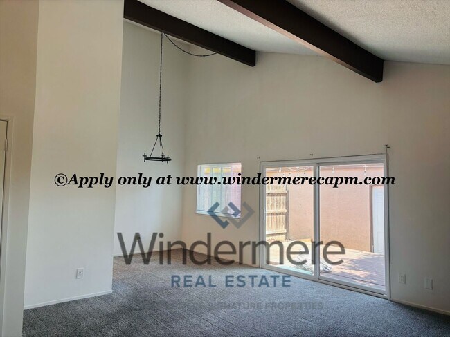 Building Photo - 127 Touchstone Pl