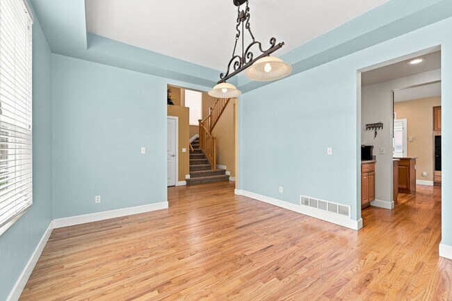 Building Photo - 2202 Hanham Dr