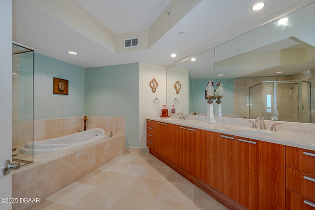 Building Photo - 231 Riverside Dr