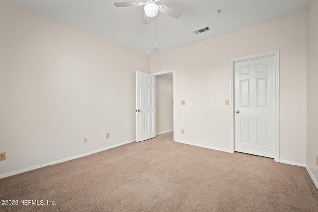 Building Photo - 13810 Sutton Park Dr N