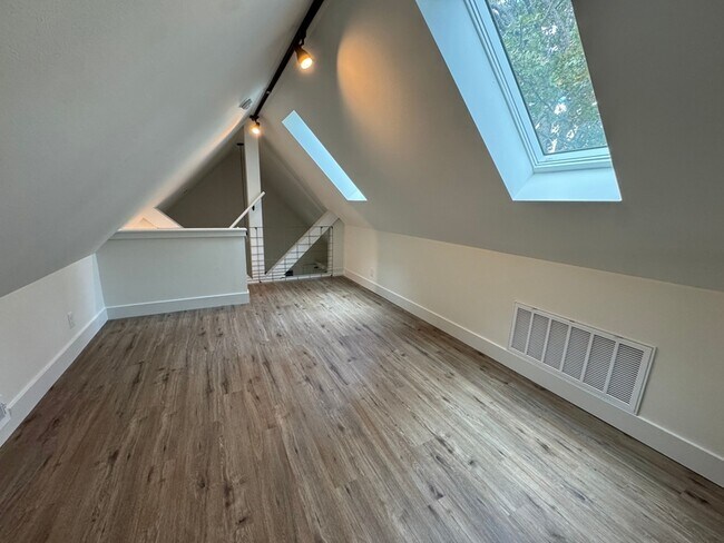 Building Photo - 1111 S Ray Ave