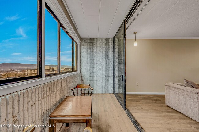 Building Photo - 550 Clay Ave